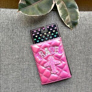 ✈️ NWT Miss Gwen’s OMG Passport Holder with Pink Iridescent beaded detailing